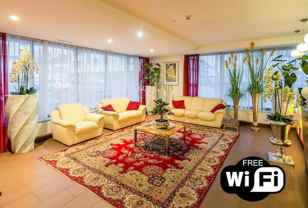 A T Holiday Hostel Wien 45/77