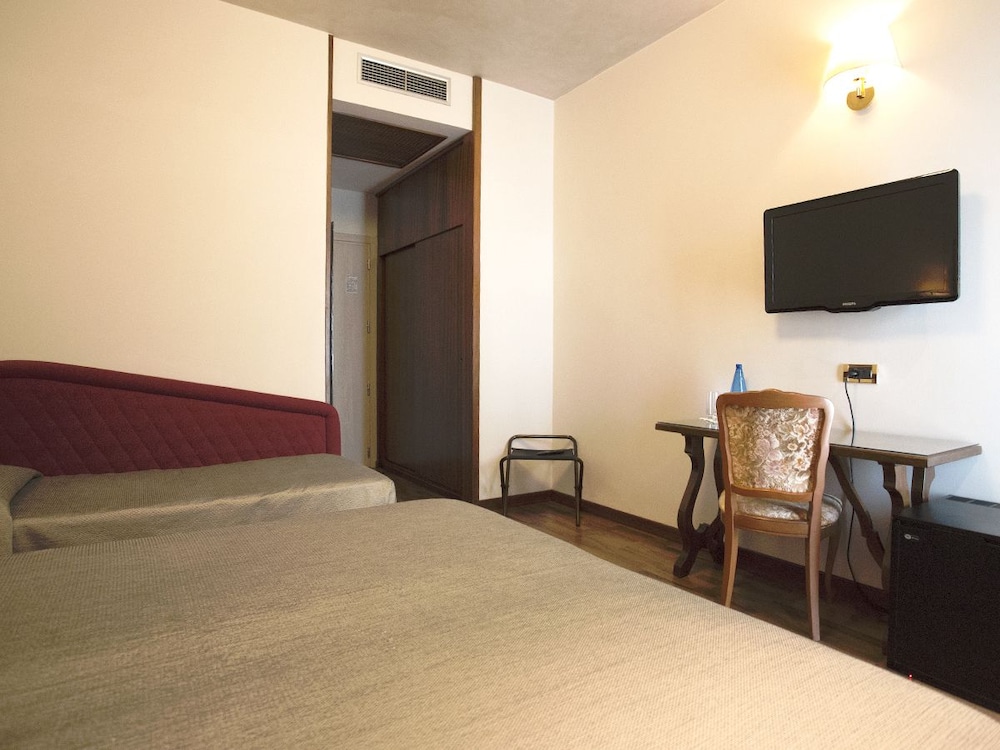 Hotel Ambasciatori 38/45