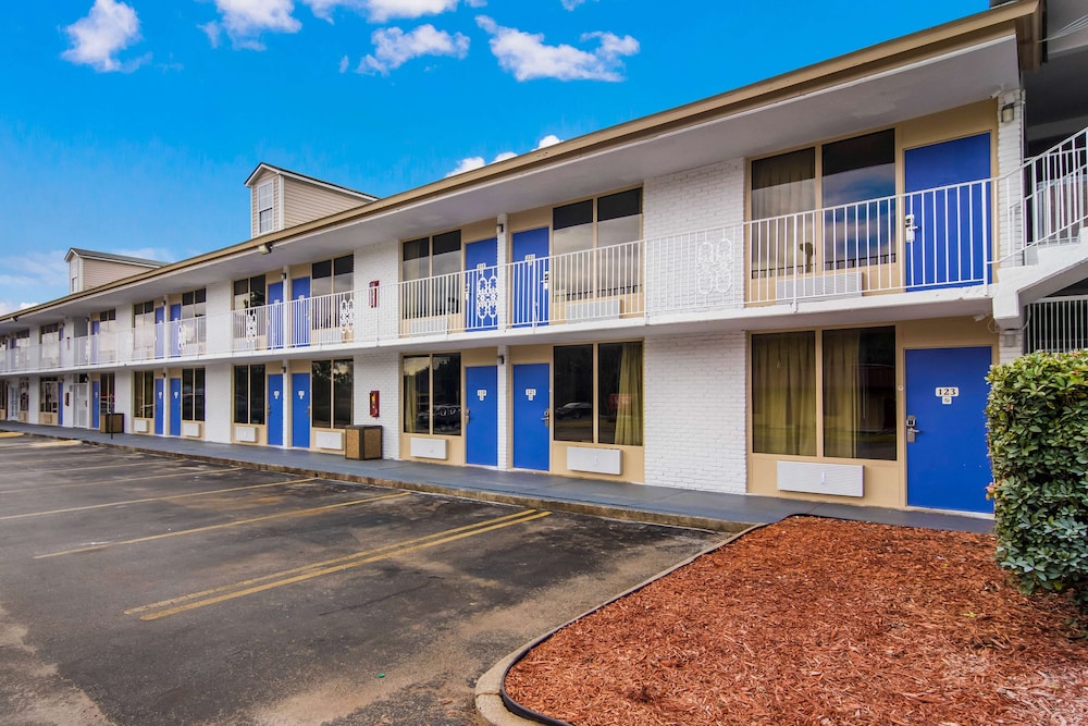 Studio 6 Extended Stay - Lagrange, GA