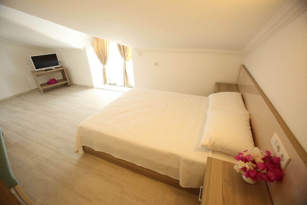 Panoramic, Double Bed, Sea View, Attic 4/8