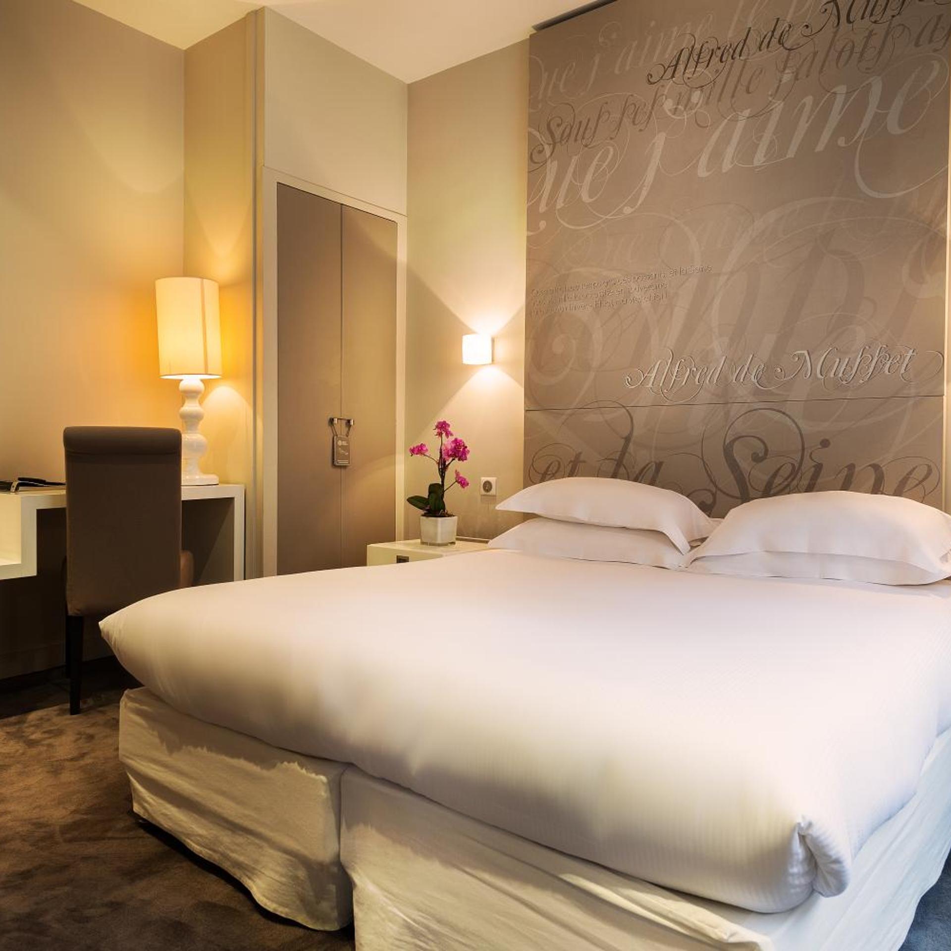 Executive, Double Bed, Eiffel View