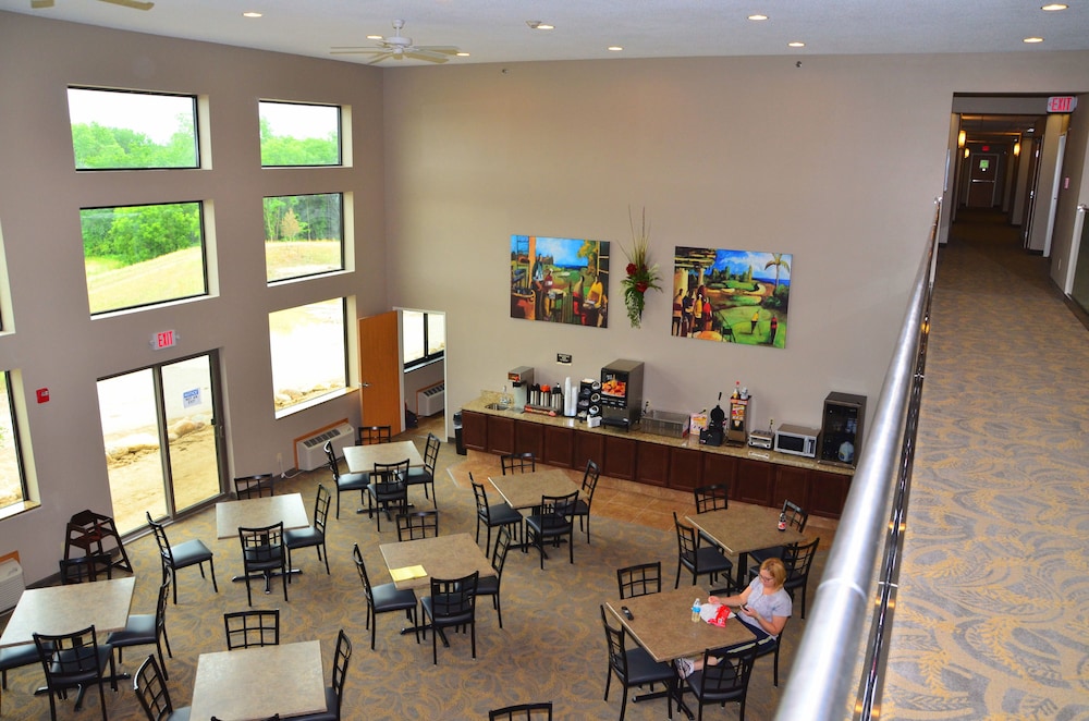 Qube Hotel Polk City 24/39