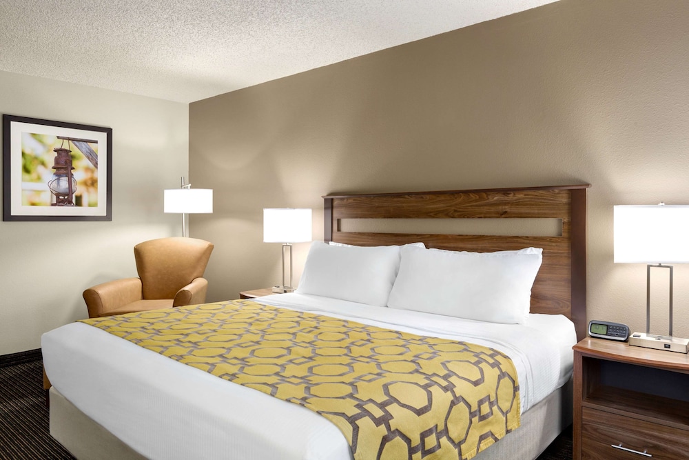 غرفة بسرير كوين لذوي الإعاقة، Baymont By Wyndham Whitefish 2/4