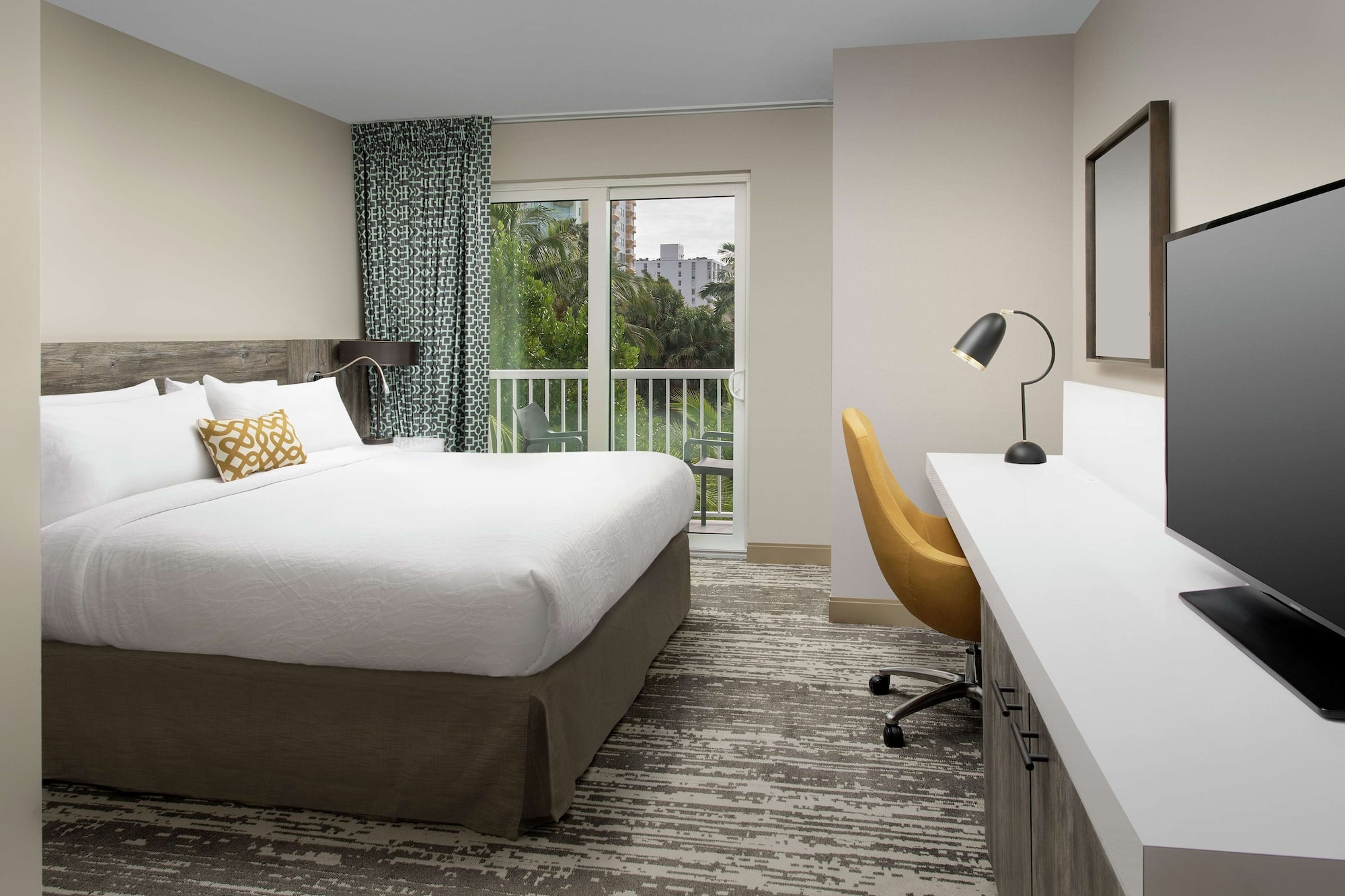 ROOM, KING BED
