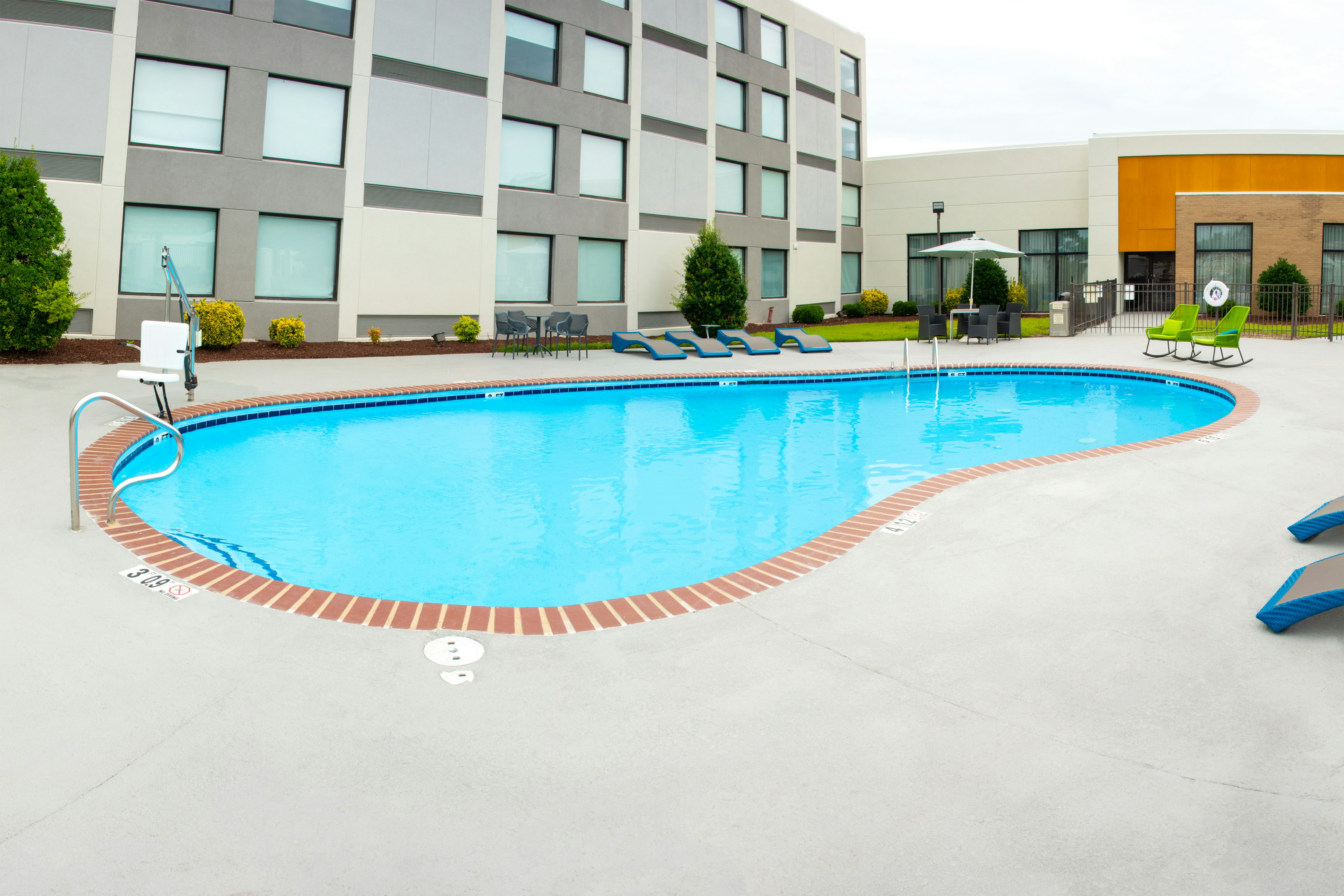 HAMPTON INN KINSTON 4/46