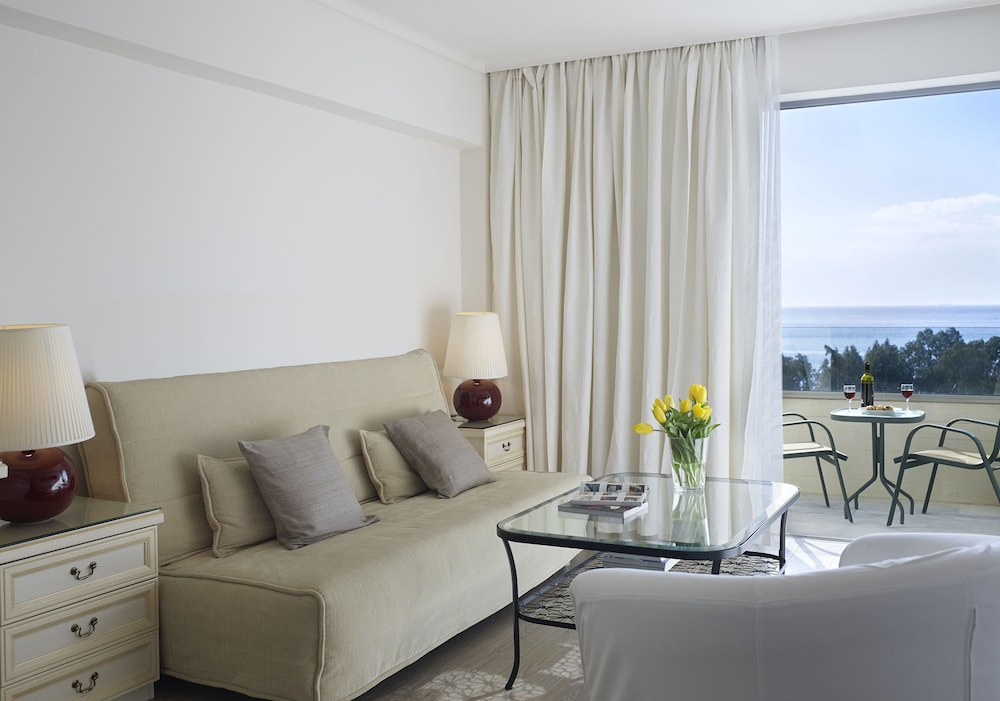Amarilia Hotel 34/54