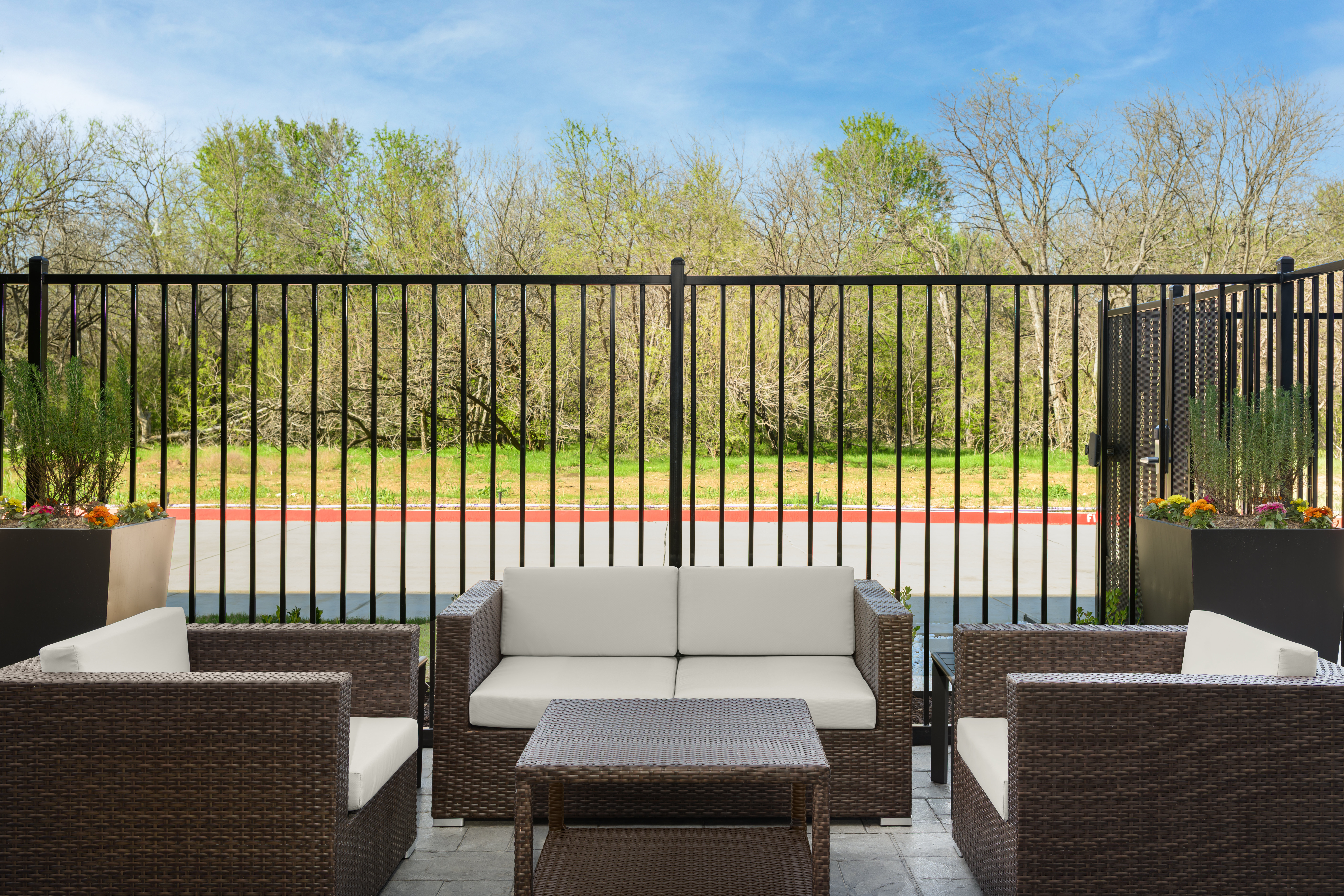 Holiday Inn Express & Suites DFW Airport Southwest Euless 44/62