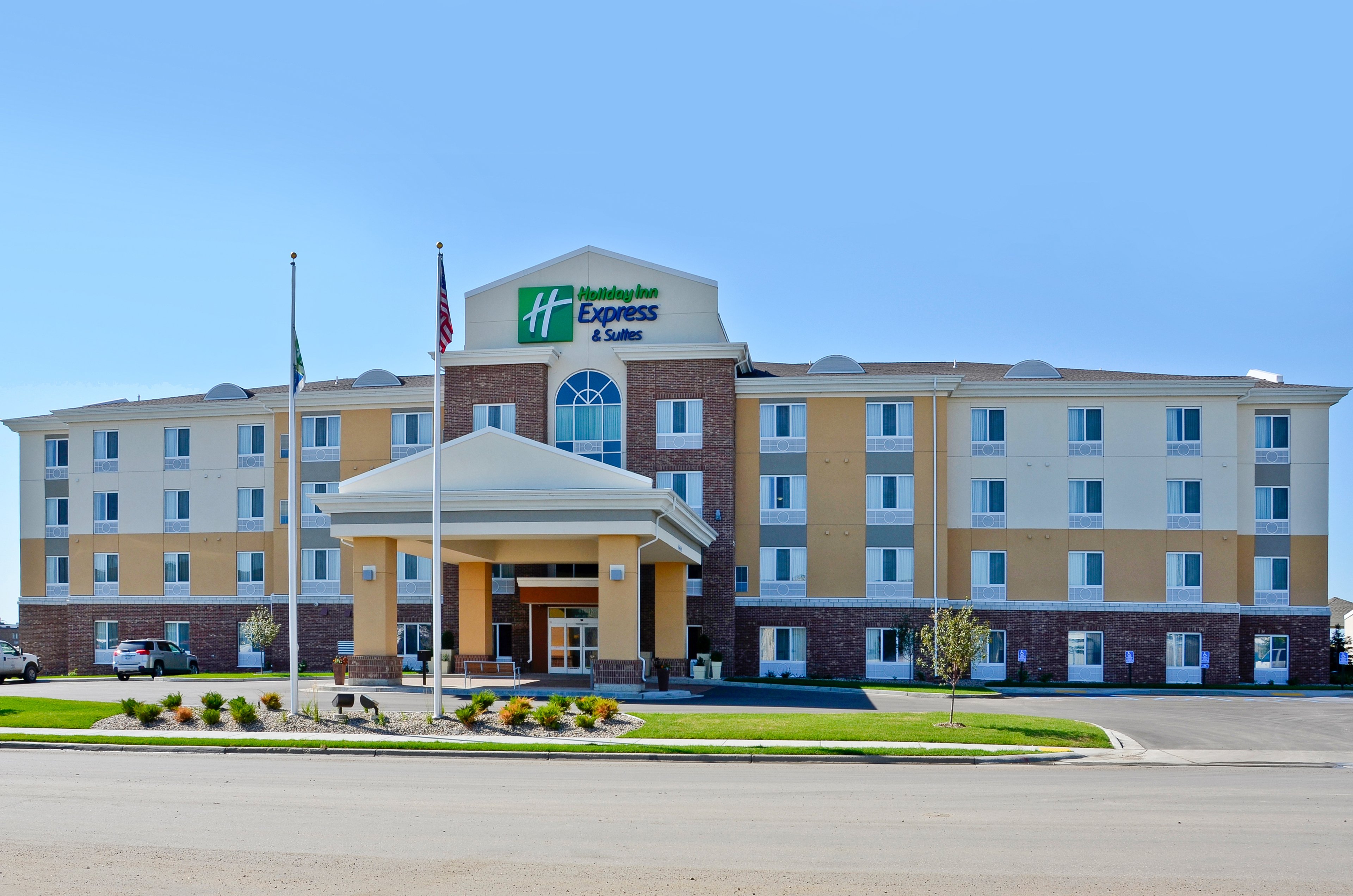 HOLIDAY INN EXPRESS AND SUITES WILLISTON — photo 2