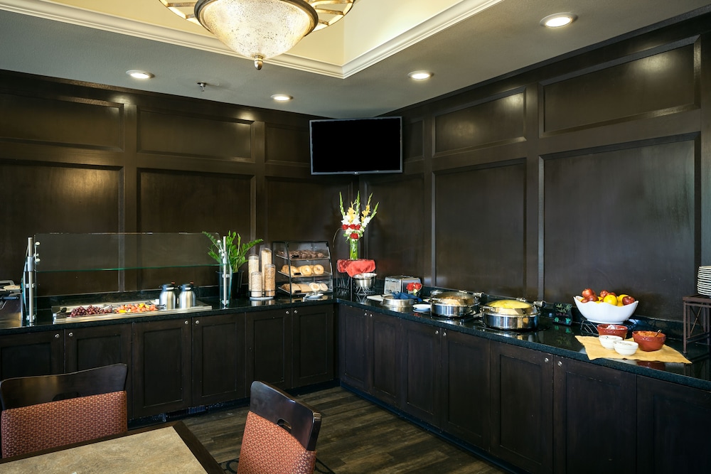 Plaza Inn Suites at Ashland Creek 17/29