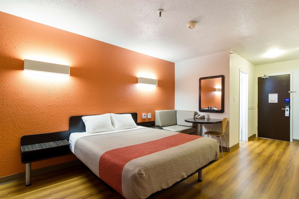 Motel6 Kerrobert, SK 12/30