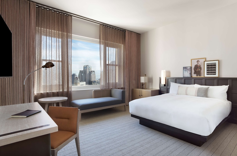 EXECUTIVE, KING BED
