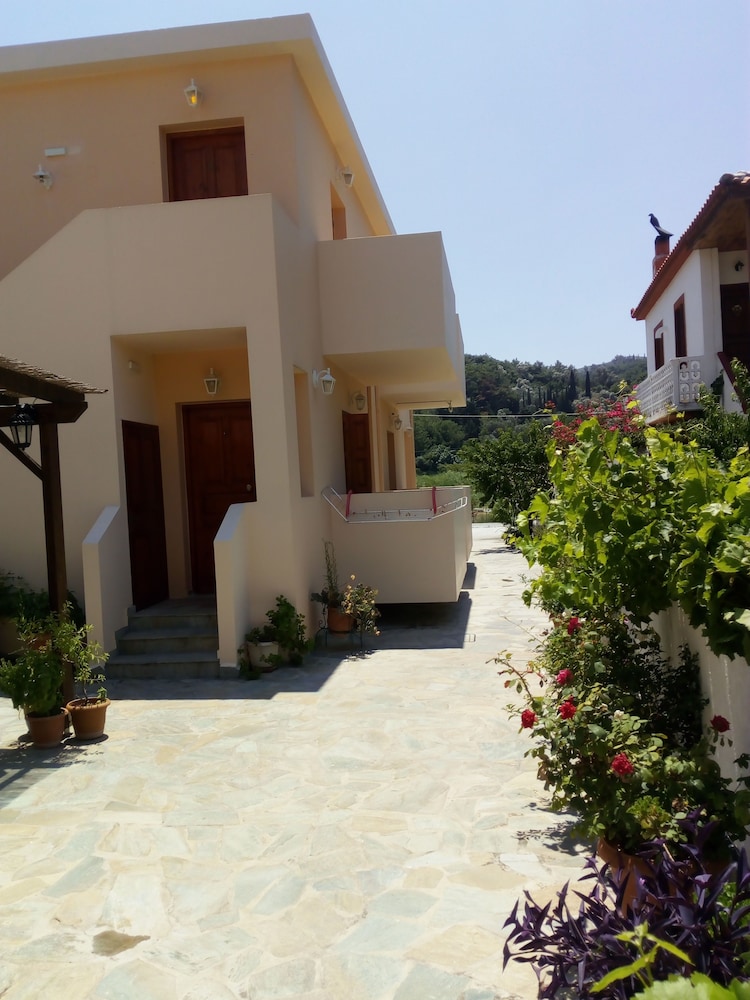 Tarsanas Apartments 48/49