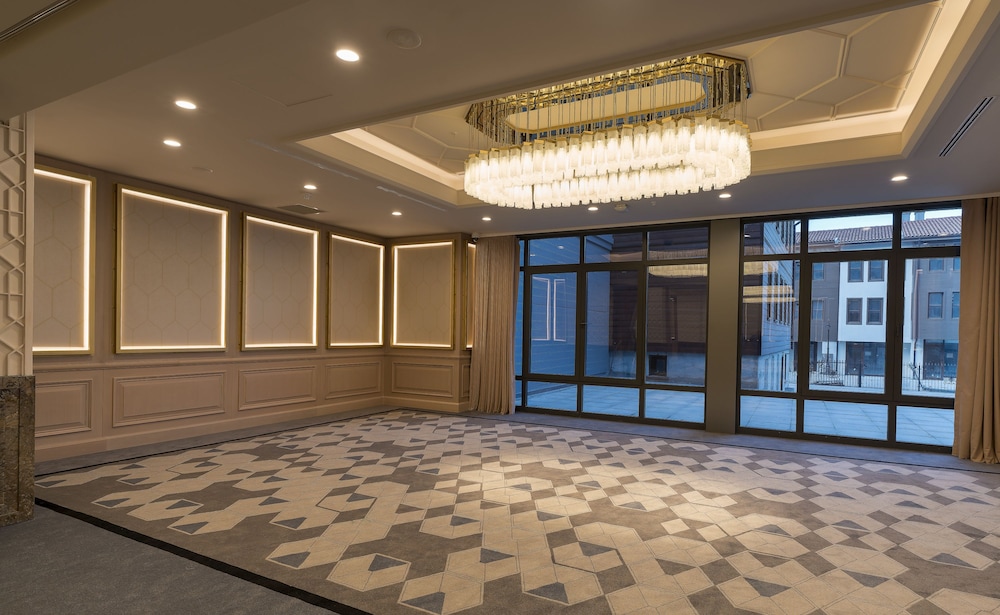 Lobby at Millennium Istanbul Golden Horn, ISTANBUL