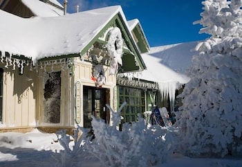The Inn at Snowshoe 50/54