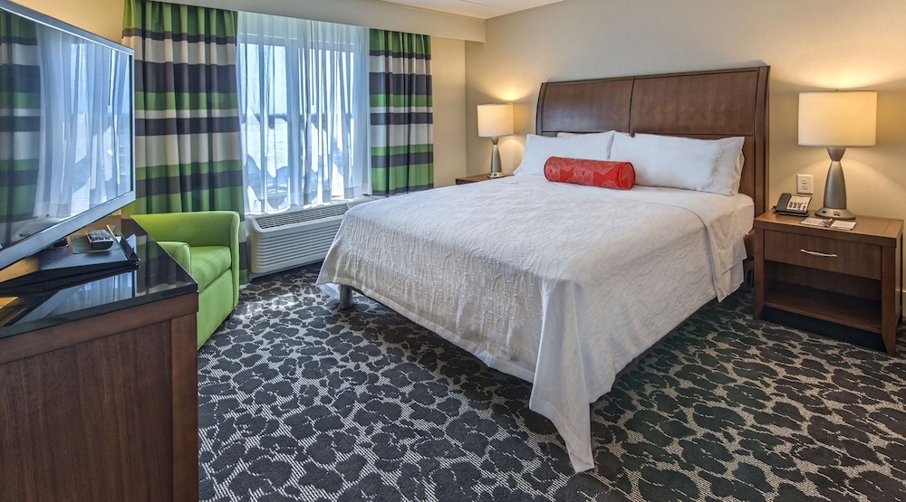 Hilton Garden Inn Charleston Waterfront Downtown 12/77