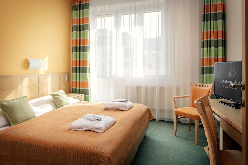 ROOM, TRIPLE