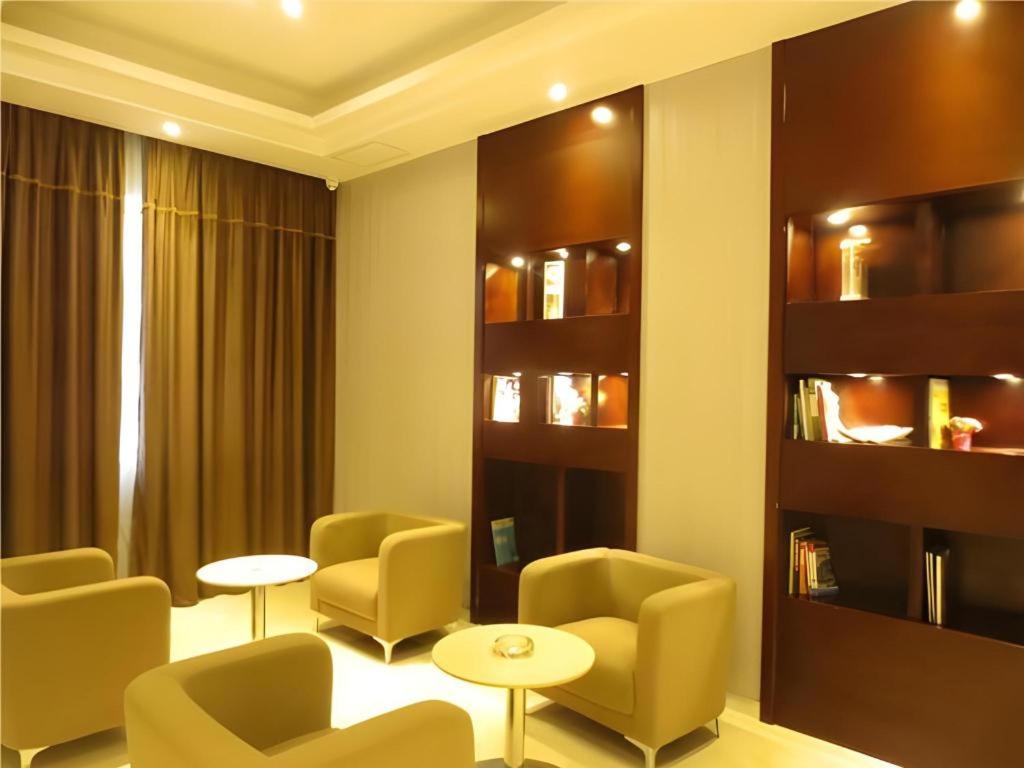 City Comfort Inn Huizhou Huxi Avenue Branch 32/48