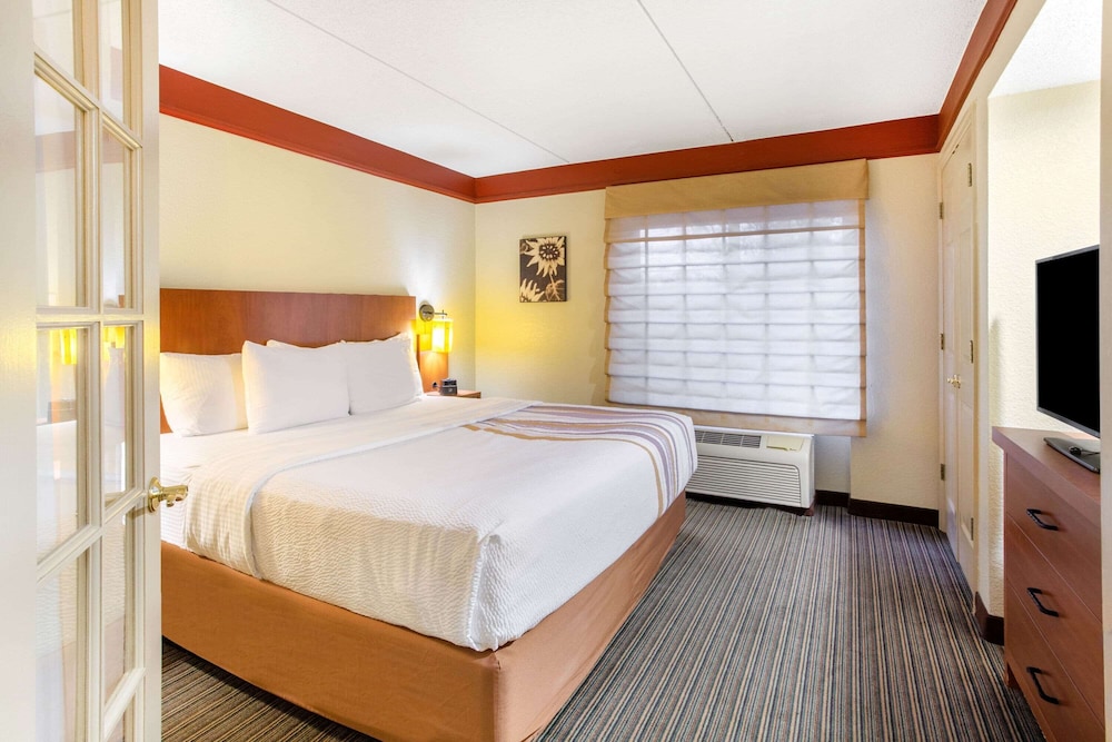 La Quinta Inn & Suites by Wyndham Raleigh Cary 20/44