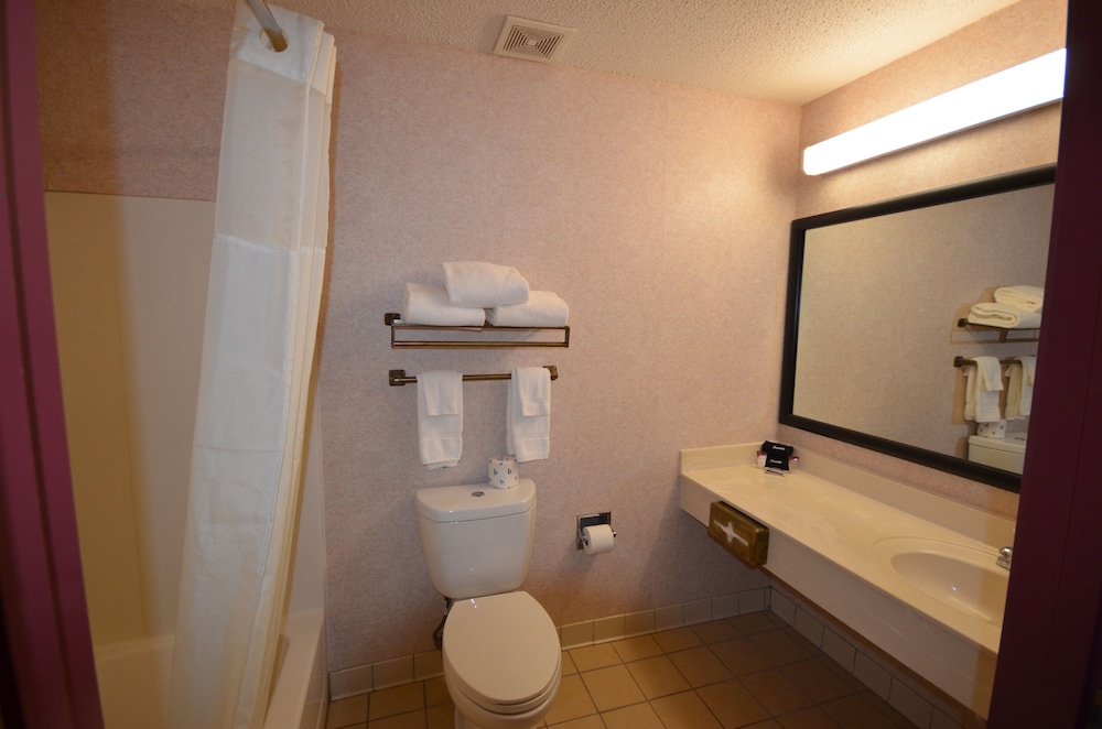 Norwood Inn And Suites Chaska 9/47