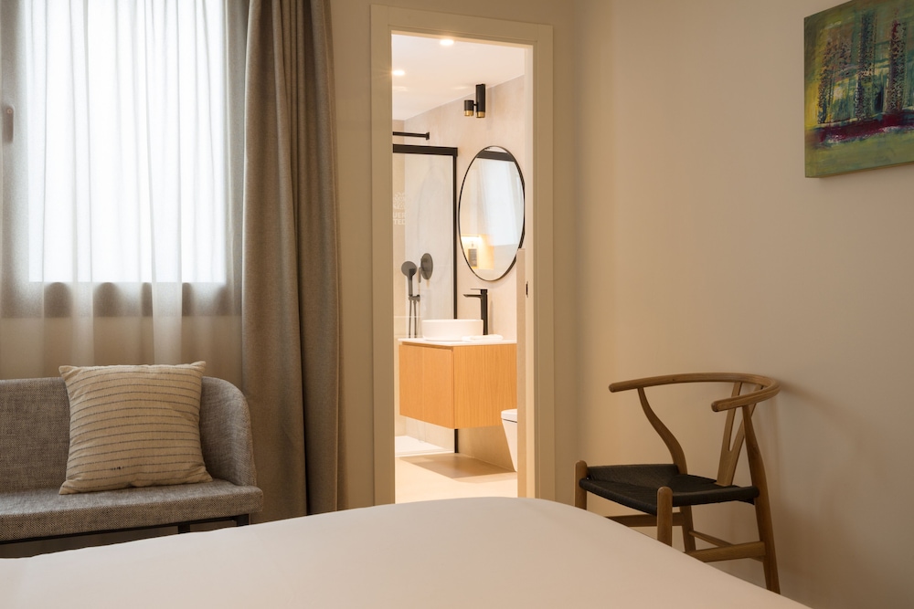 PUERTA CATEDRAL SUITES 46/50