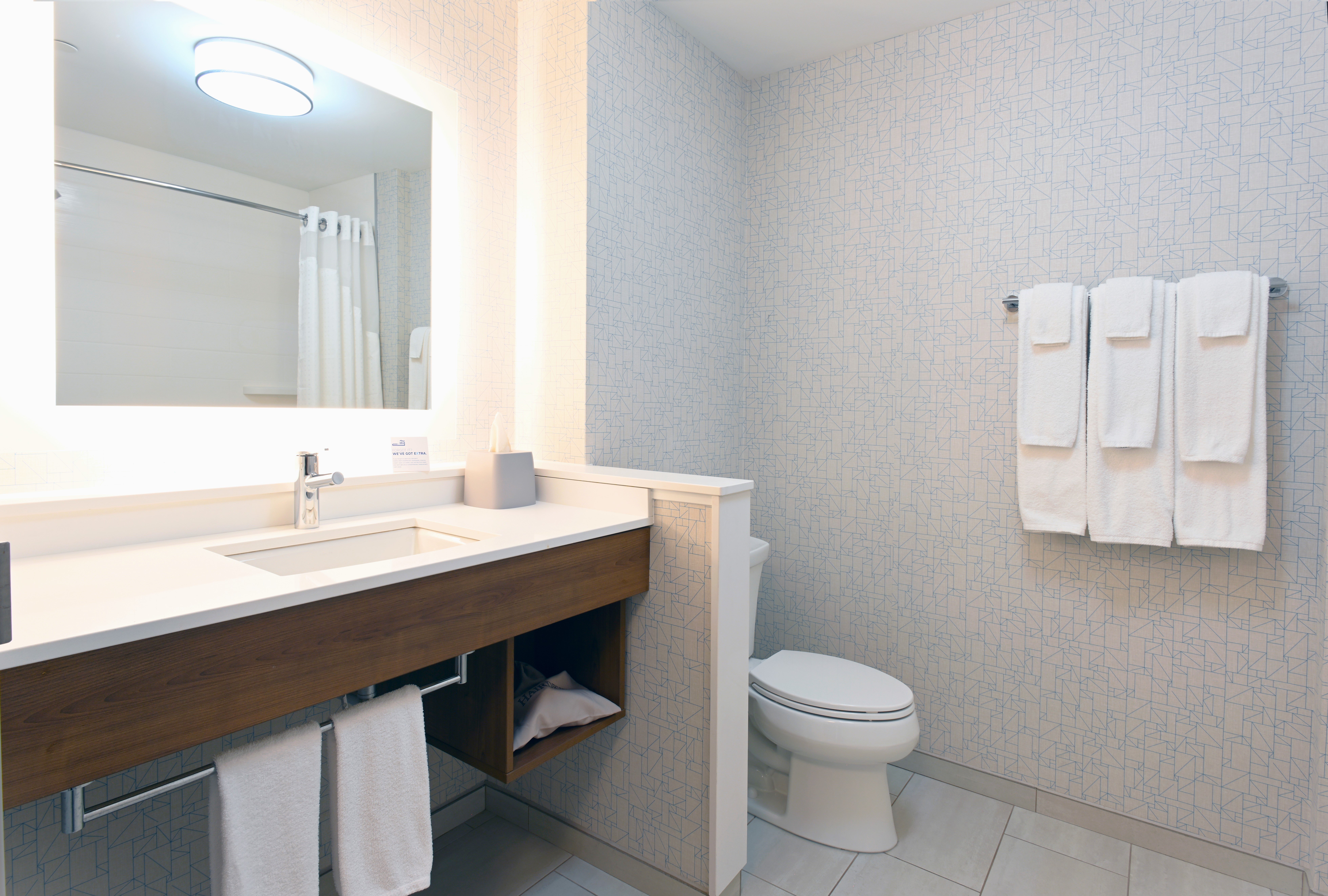 Holiday Inn Express Suites Aurora 76/77