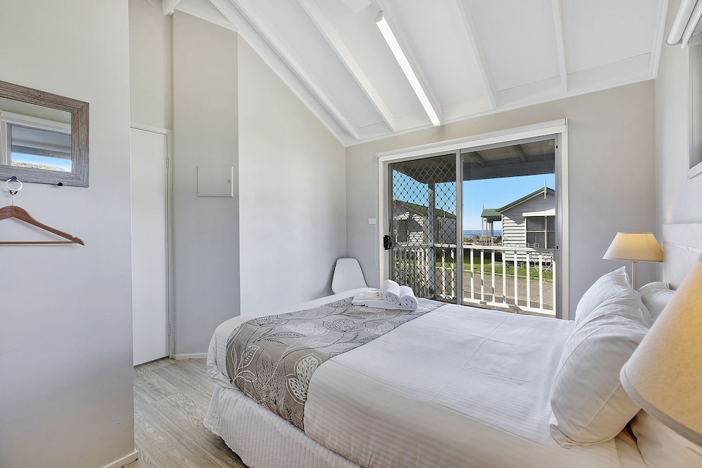 BLUE LAGOON BEACH RESORT 18/67