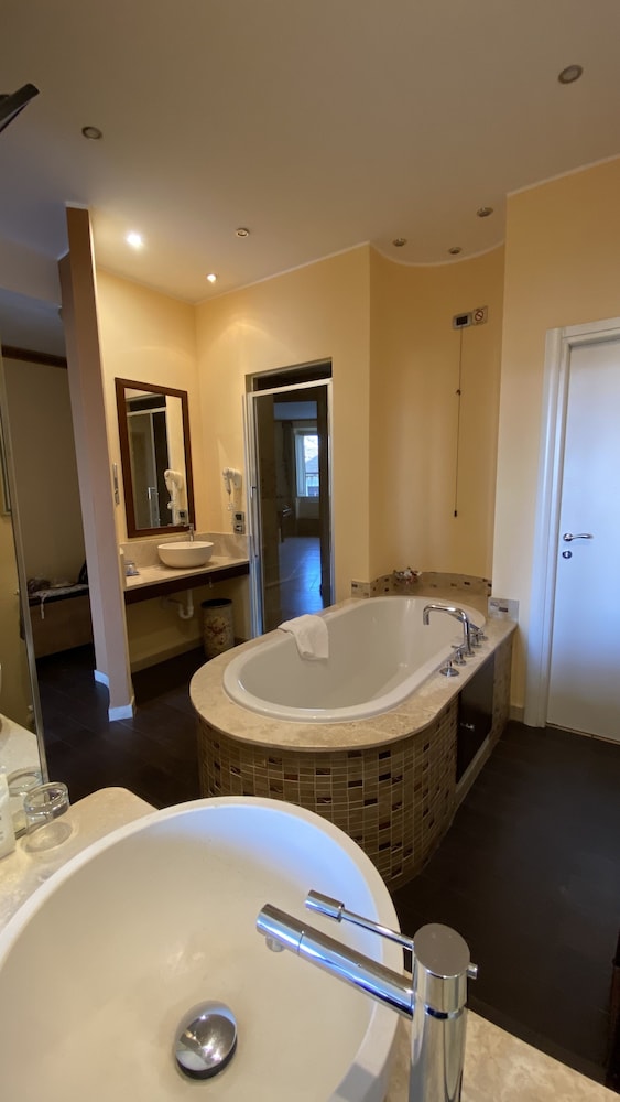 Vogue Hotel 29/70