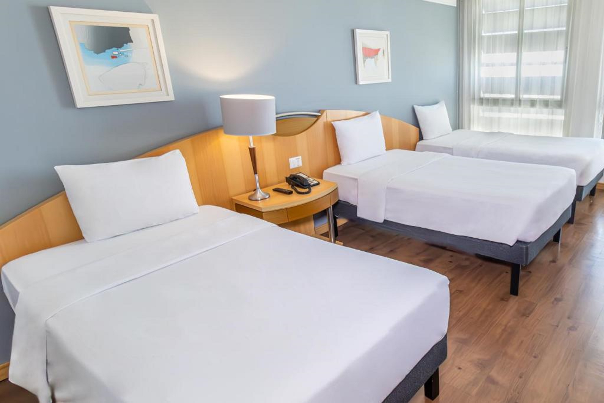 Superior, Single, 3 Beds