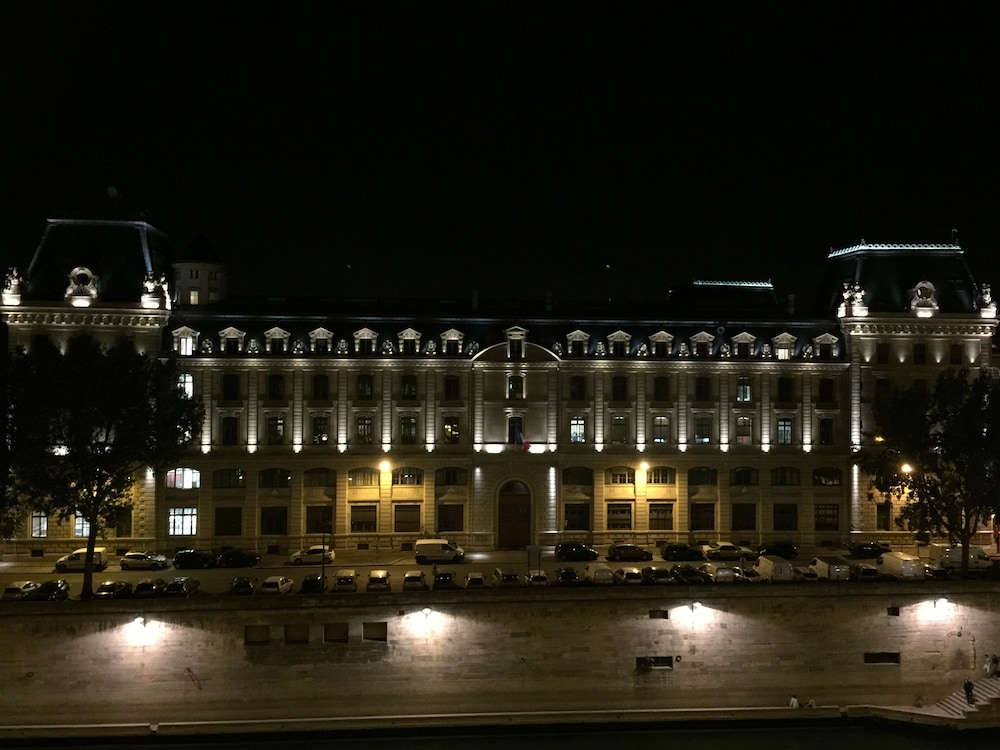 Rives de Notre Dame 6/83
