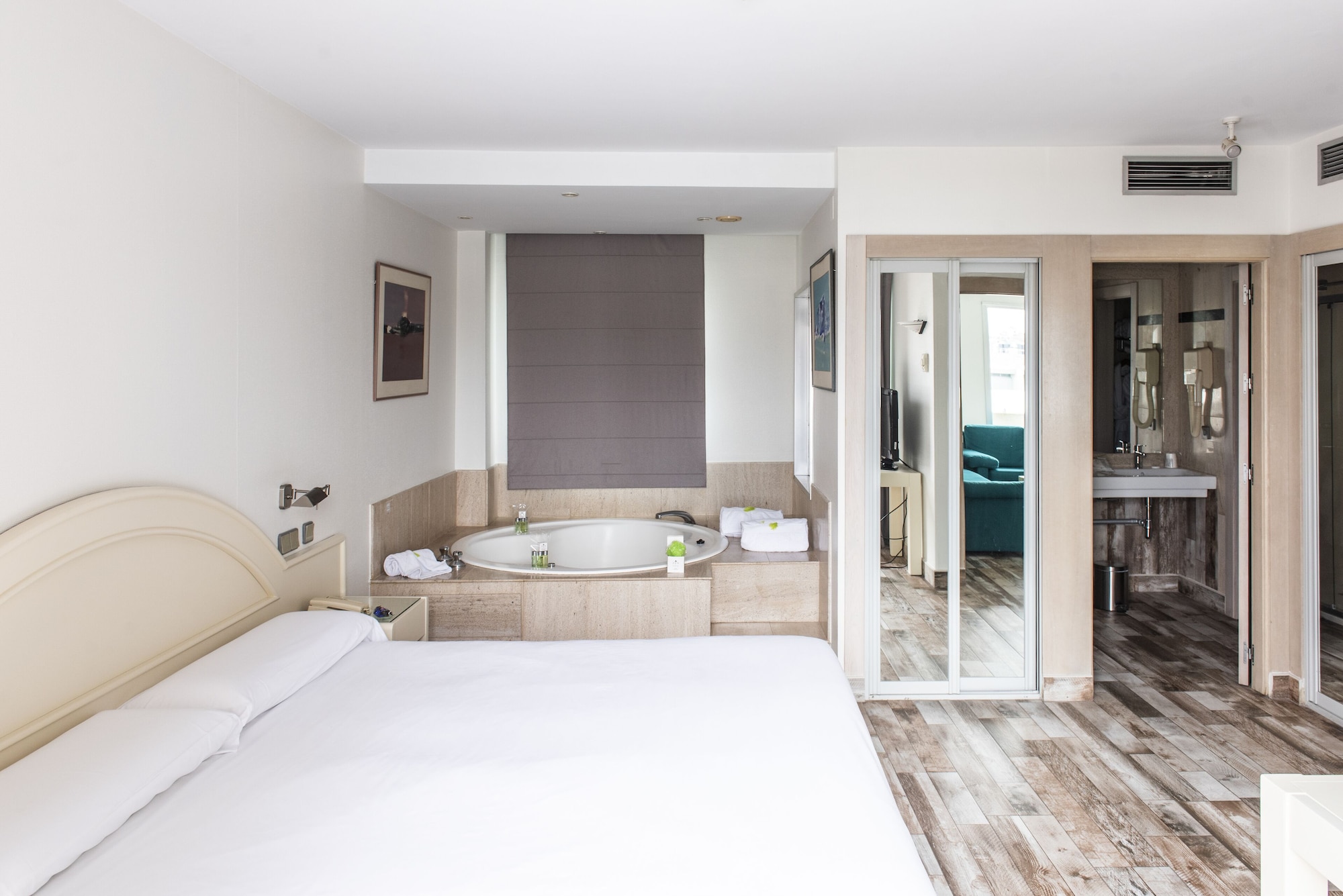 Senior, Suite, Double Bed, Hot Tub