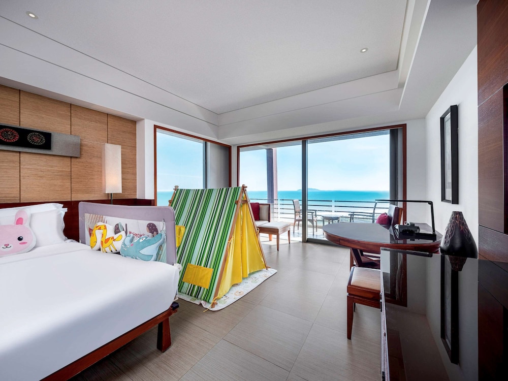 Pullman Oceanview Sanya Bay Resort and Spa 28/76