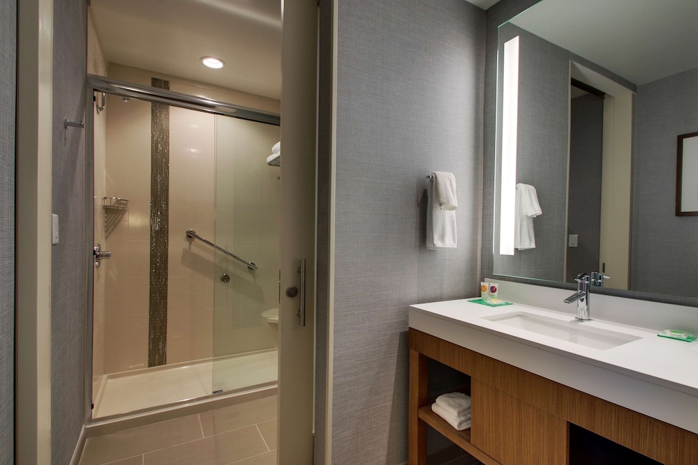 Hyatt Place Milwaukee Downtown 70/71
