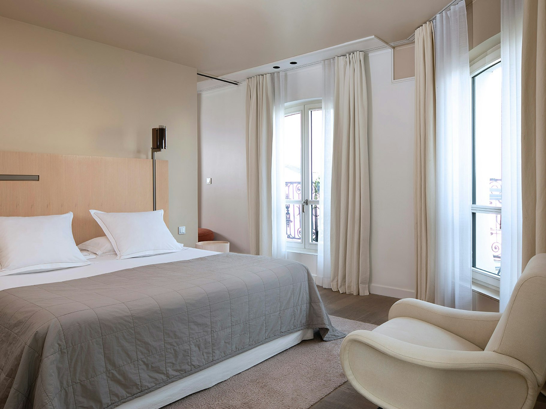 HOTEL DE NELL 12/52