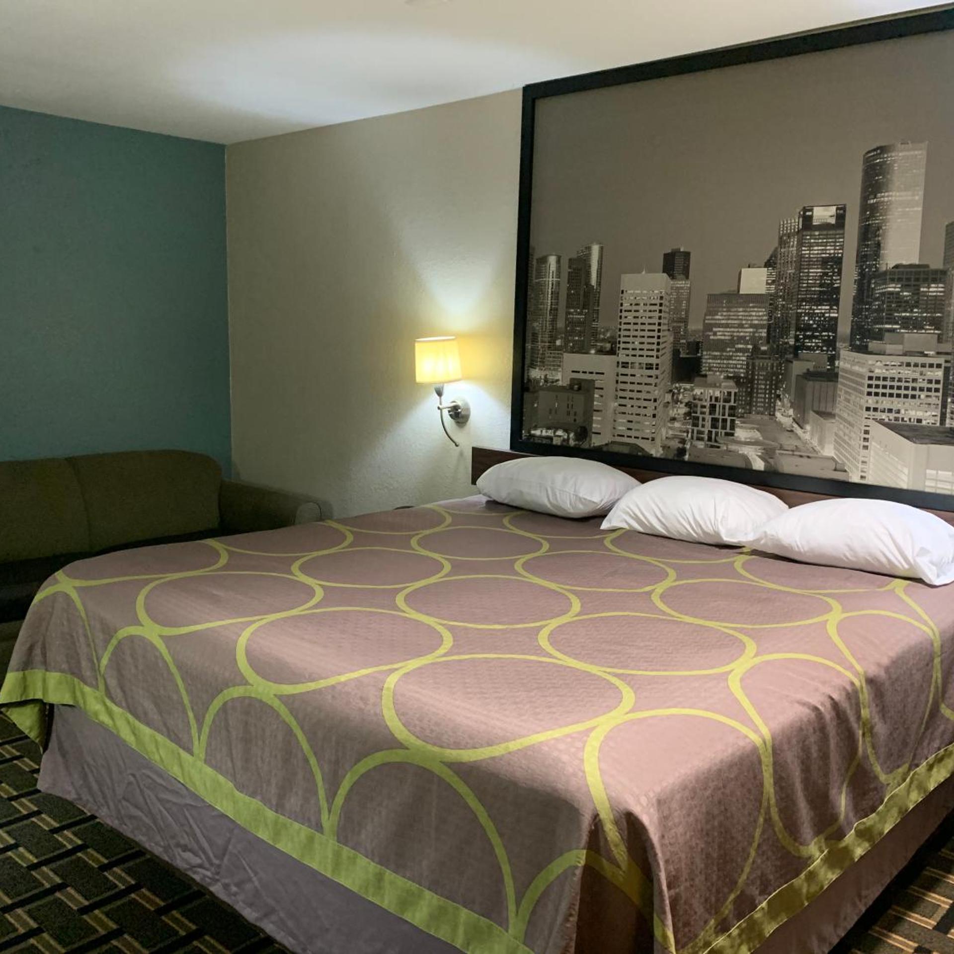 Hotel Baytown/I-10 8/56