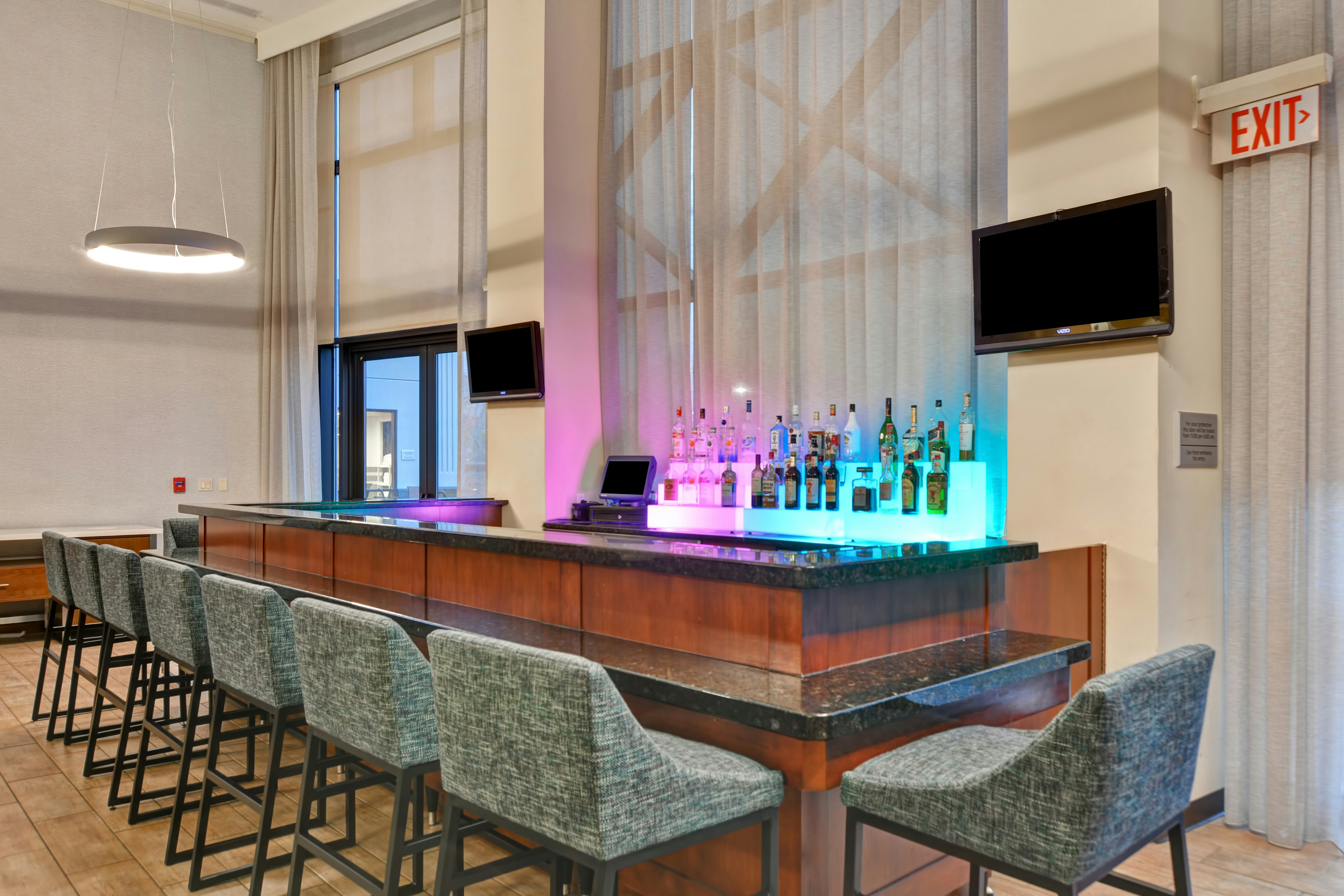 Hampton Inn Suites Newark Harrison Riverwalk 54/60