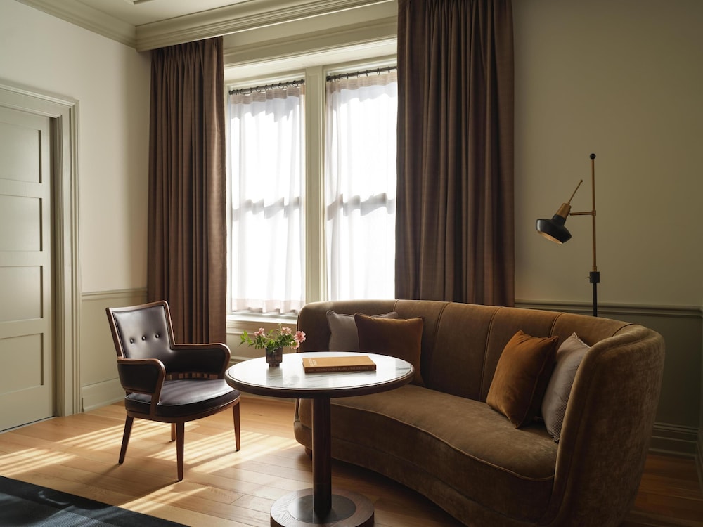 The Bellevue Hotel 30/50