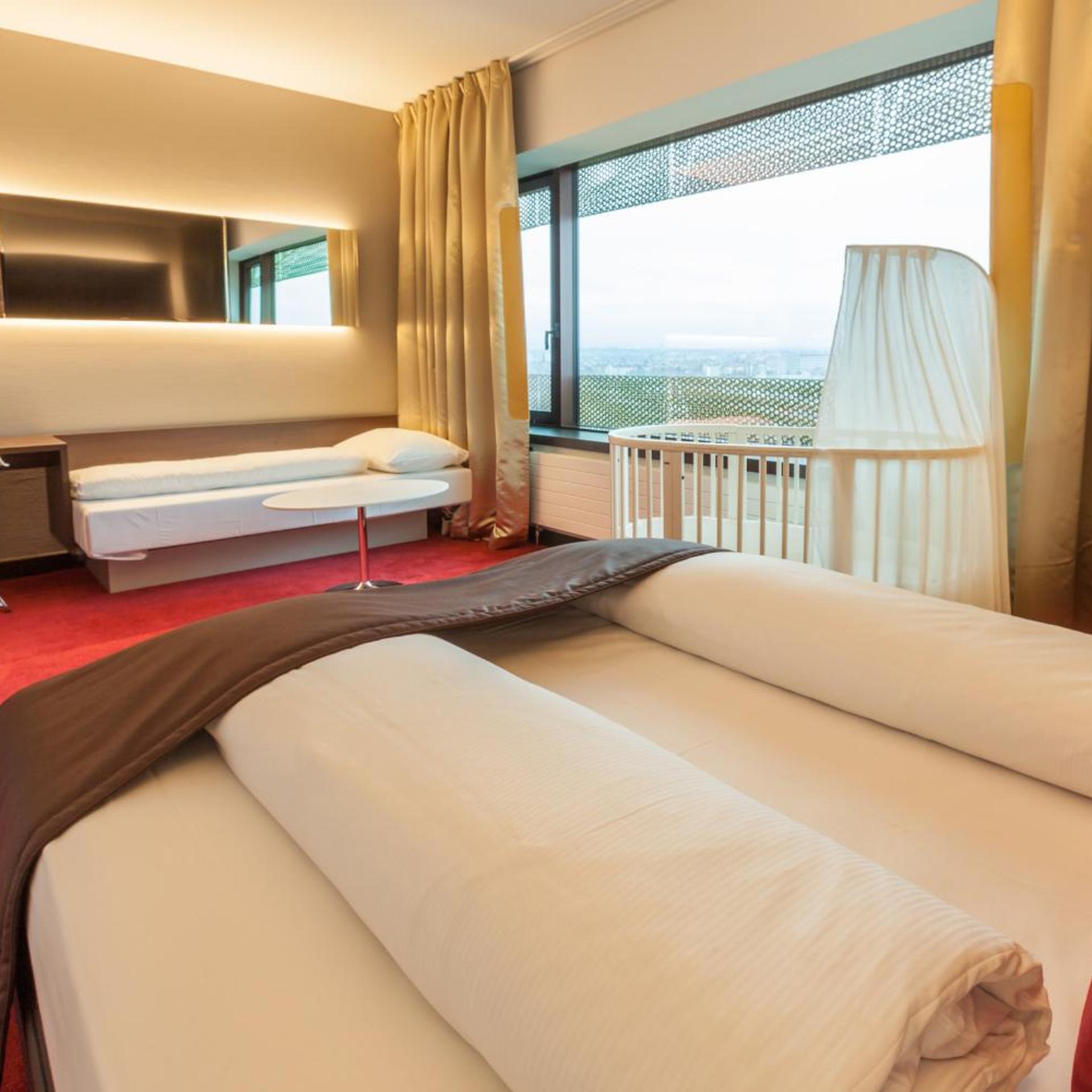 ROOM, TRIPLE