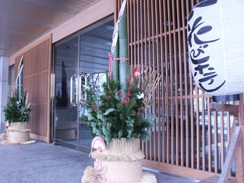 Hanabishi Hotel 7/70