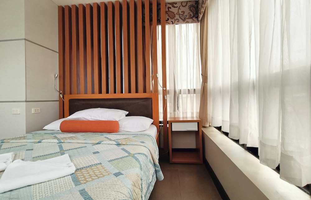 Fuente Oro Business Suites 48/68
