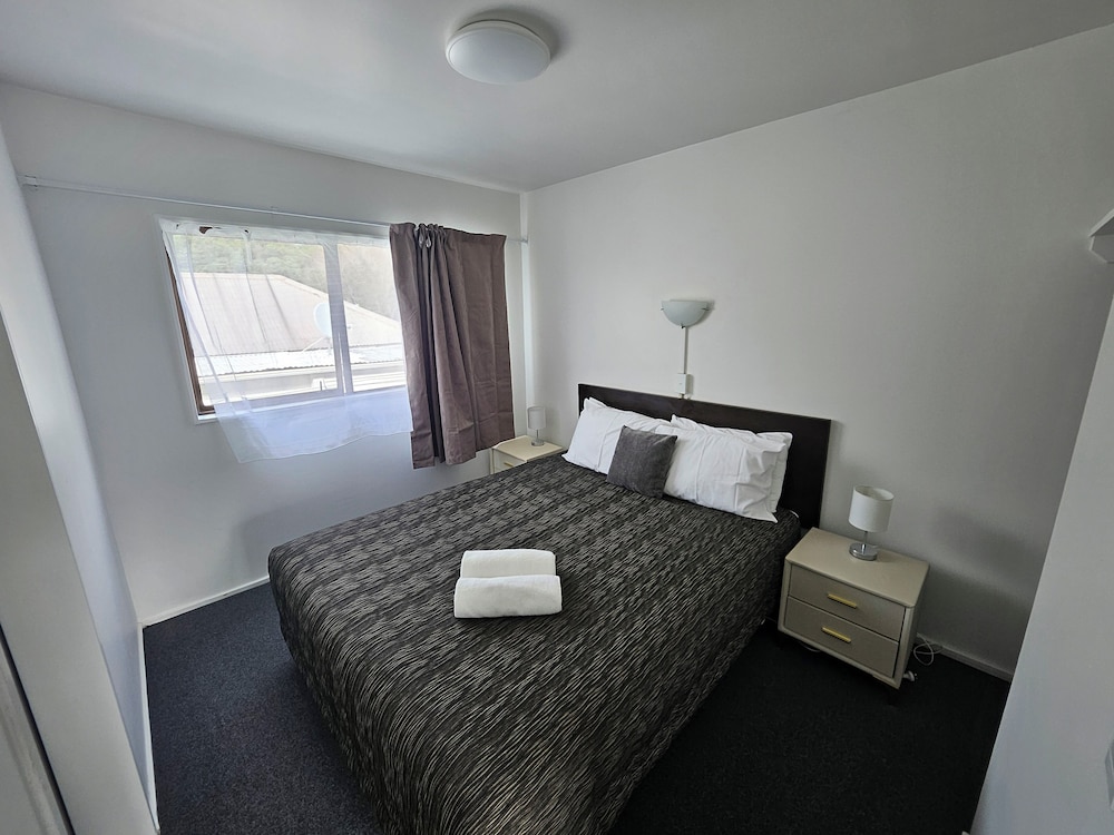 88 Wallace Court Motel 8/36