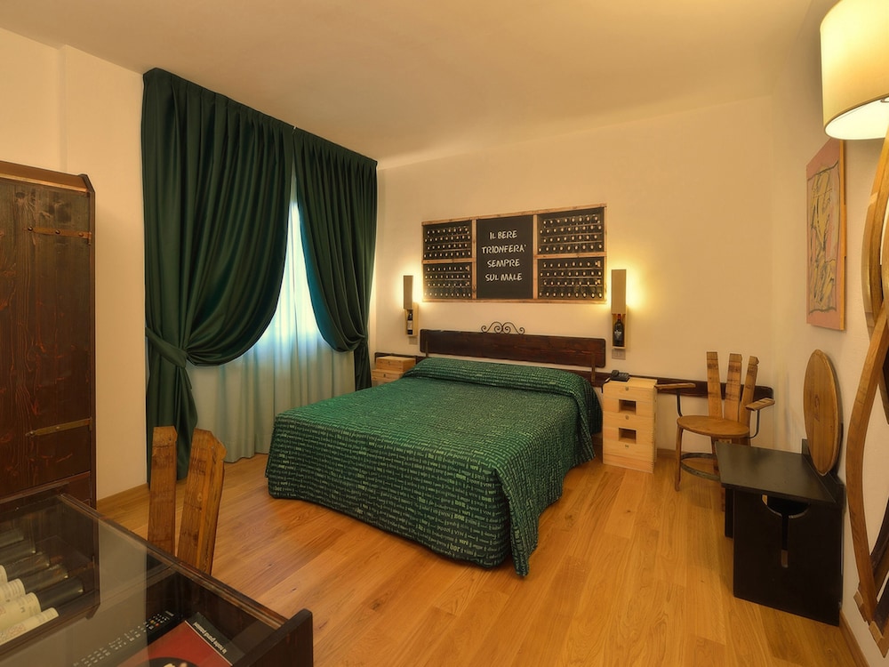 ECONOMY, DOUBLE OR TWIN BED