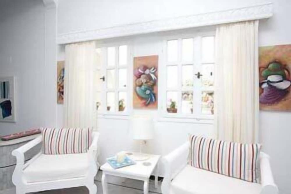 Narges Hotel 42/50