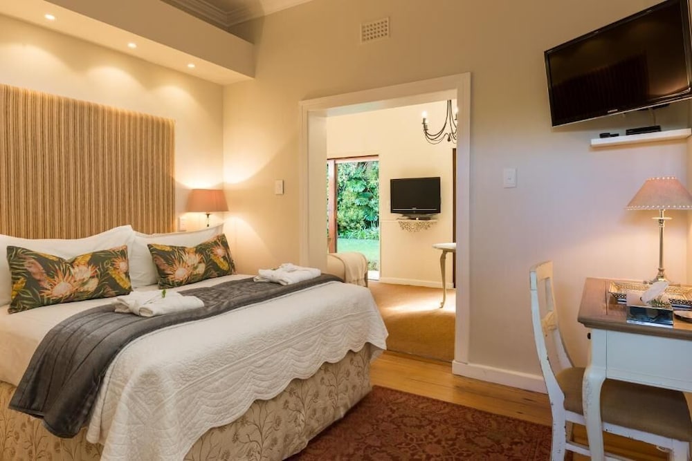 Deluxe, Family, 1 Queen and 1 Single Bed, Private Garden