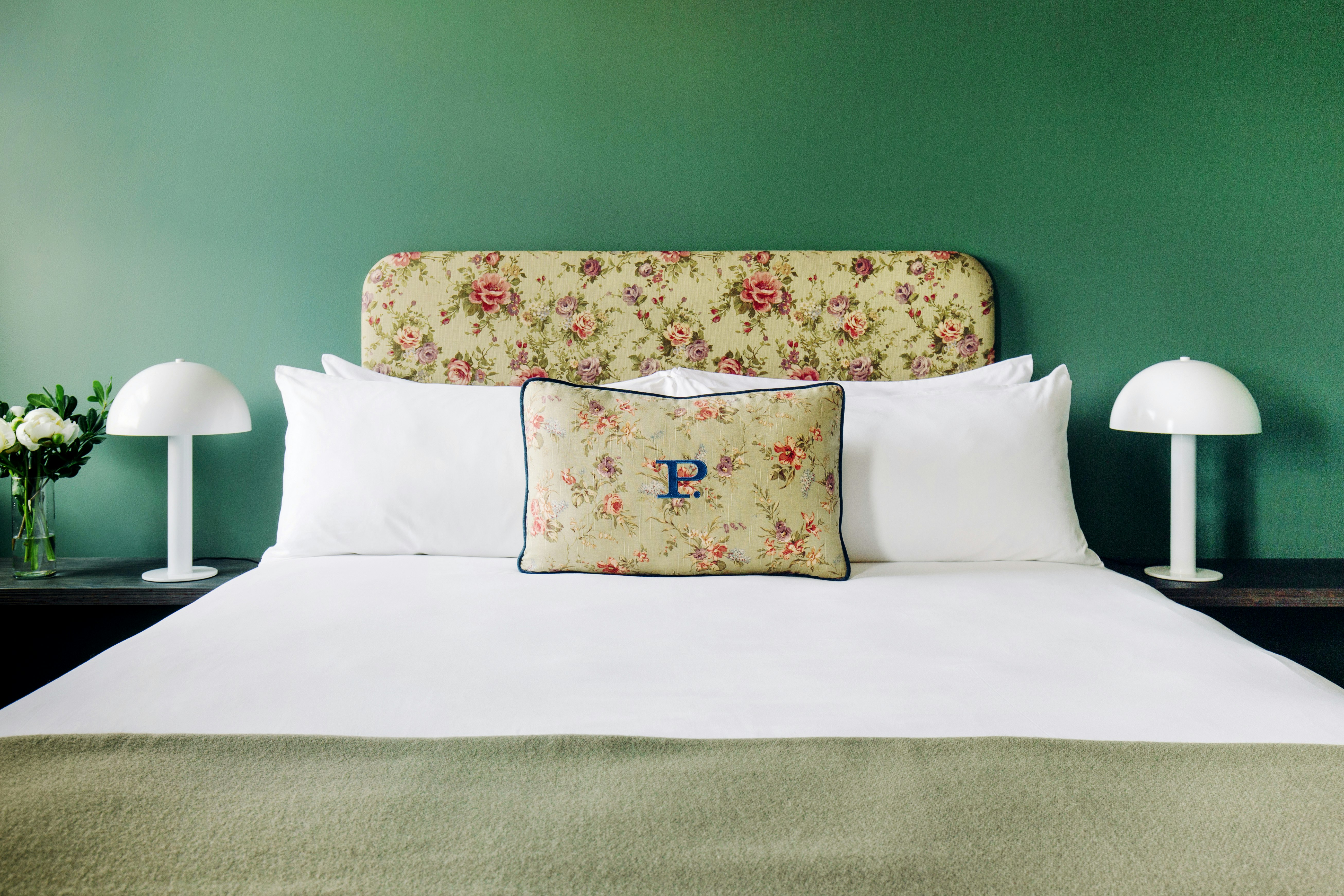 DELUXE, KING BED, ACCESSIBLE
