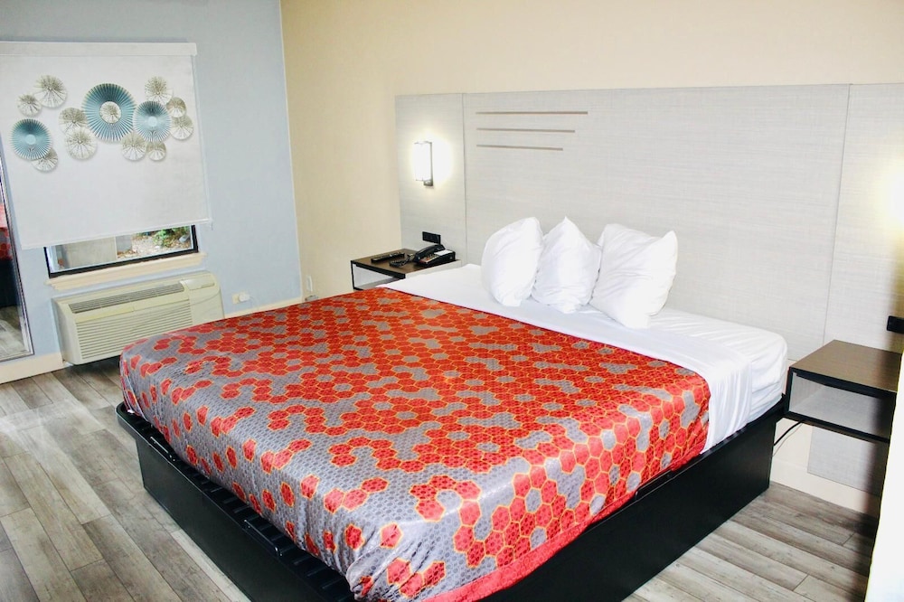 غرفة قياسية بسرير كينج