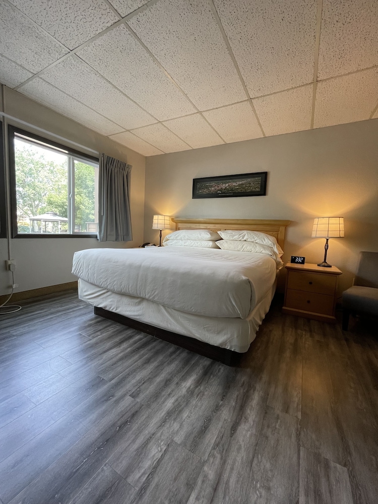 Boulder Twin Lakes Inn 16/49