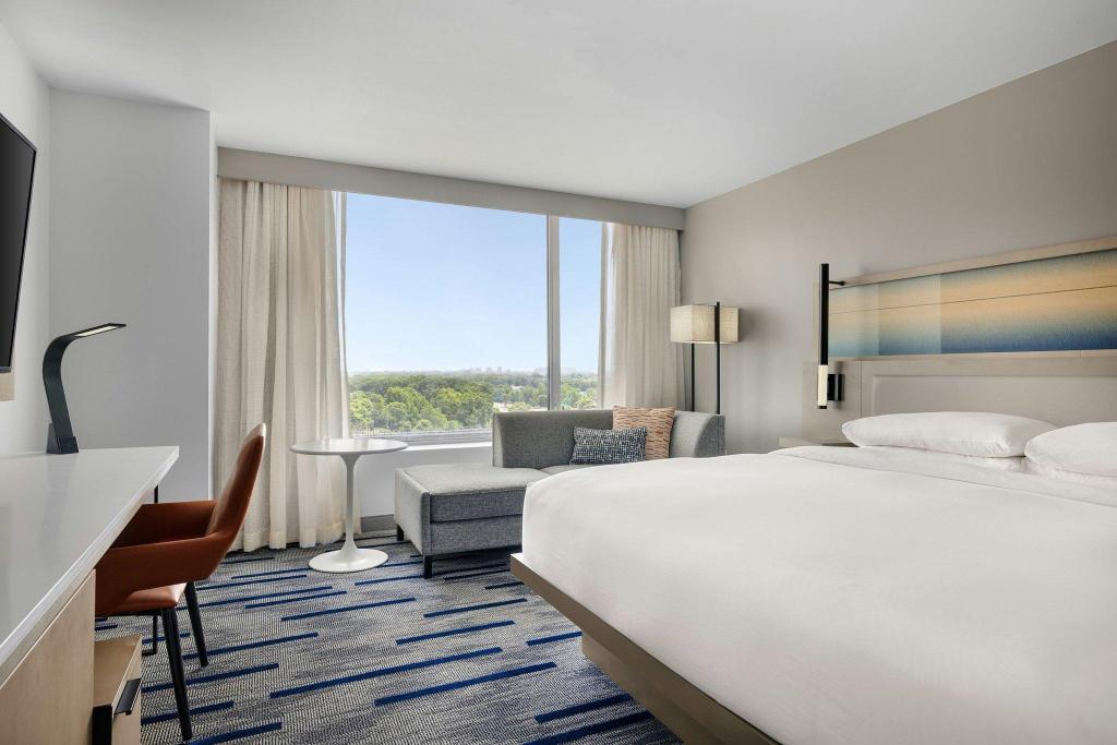 Guest Room, King Bed, High Floor