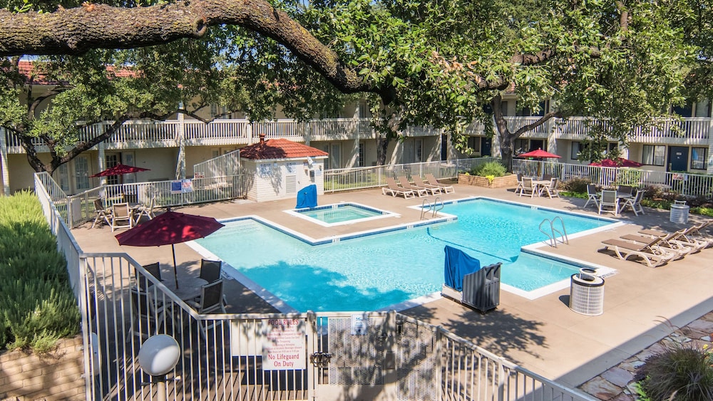 Motel6 Addison, TX - Dallas 9/56