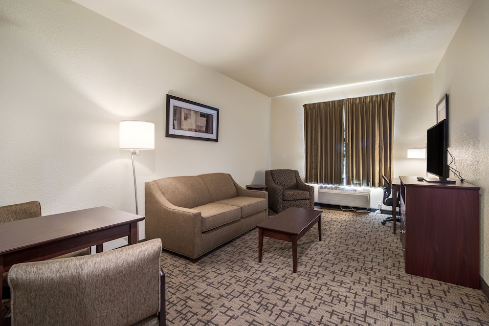 Cobblestone Hotel and Suites Victor 36/52