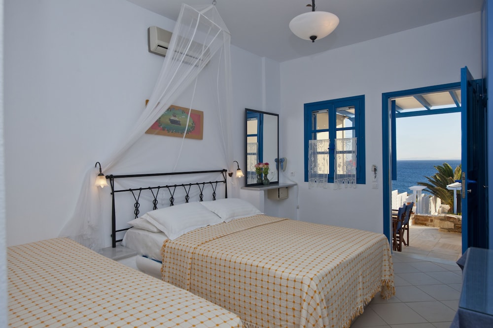 Dolphin Antiparos Villas and Suites 9/50